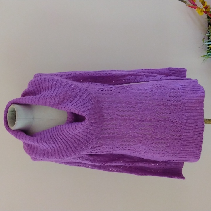 Elle Cowl Neck Size Medium Sweater.